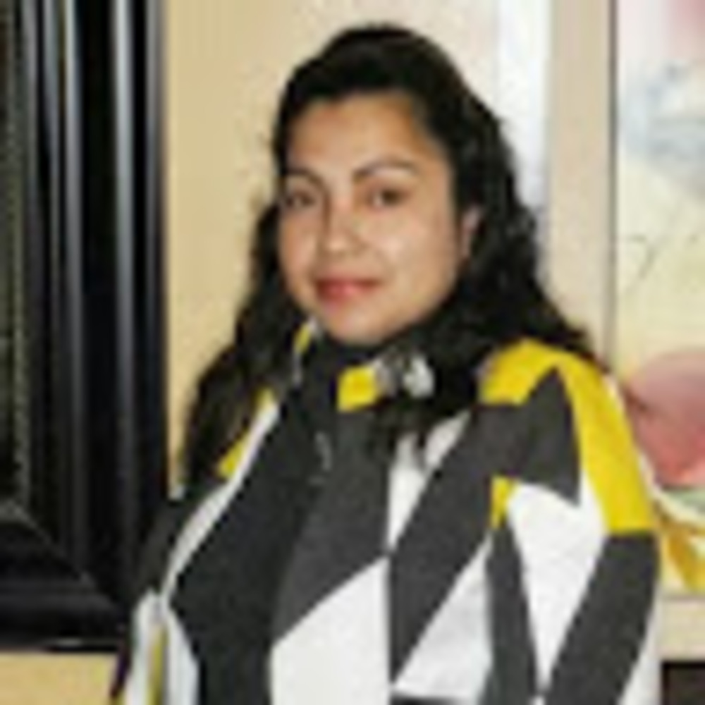Meet your Posher, Yanet